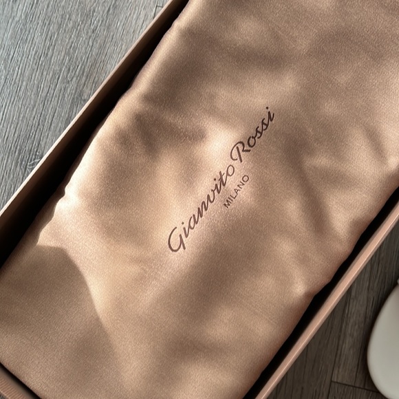 White heels - Picture 6 of 11